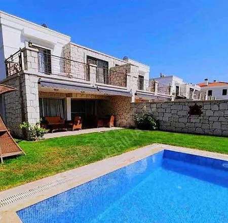 Alacati Da 3+1 Havuzlu Ξενοδοχείο *